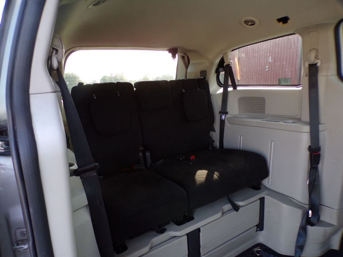 Silver Dodge Grand Caravan image number 11
