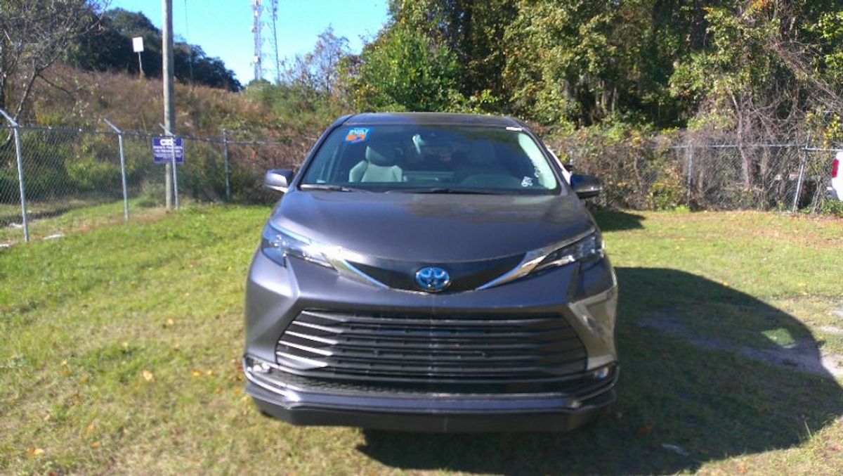 2025 TOYOTA SIENNA - Image 3