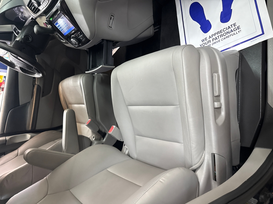 Blue Honda Odyssey image number 3