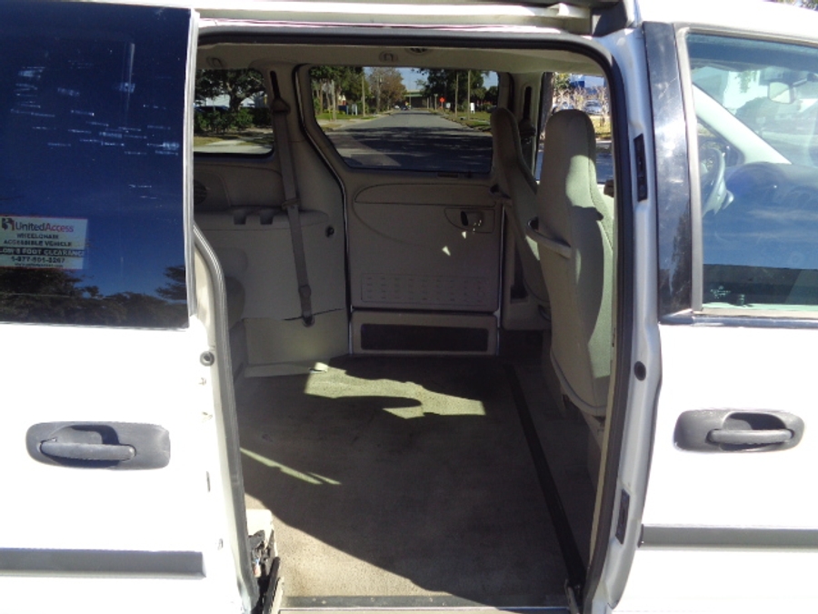 Used 2005 Dodge Grand Caravan SE - BraunAbility Side Entry Entry Fold Out Automatic Ramp