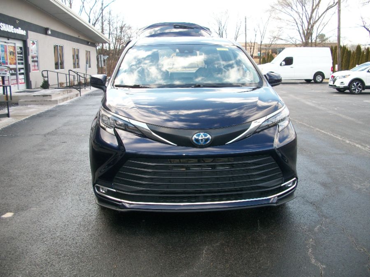 2024 TOYOTA SIENNA - Image 1