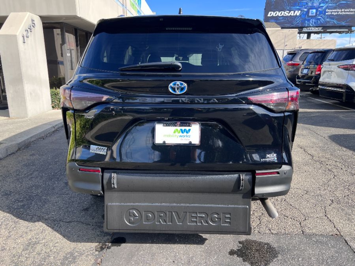 2024 TOYOTA SIENNA - Image 19