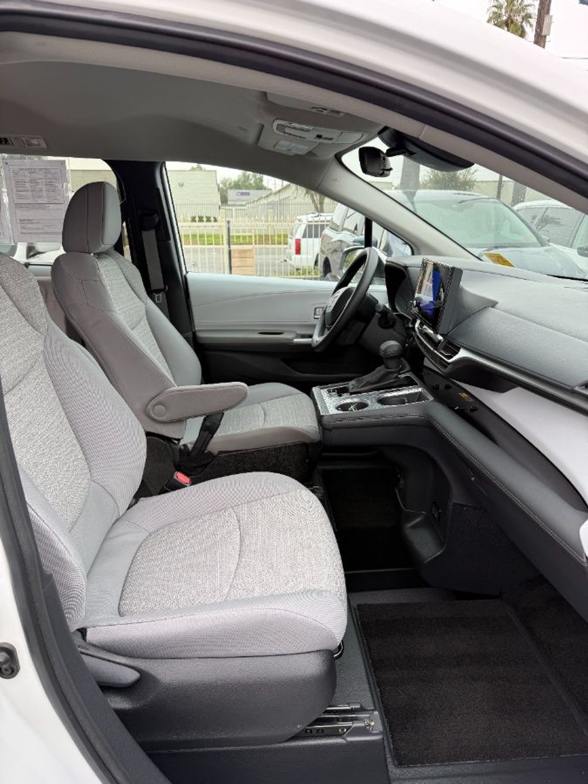 2025 TOYOTA SIENNA - Image 13