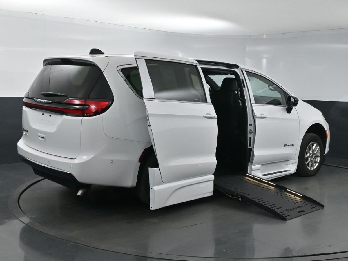 2025 CHRYSLER PACIFICA - Image 7