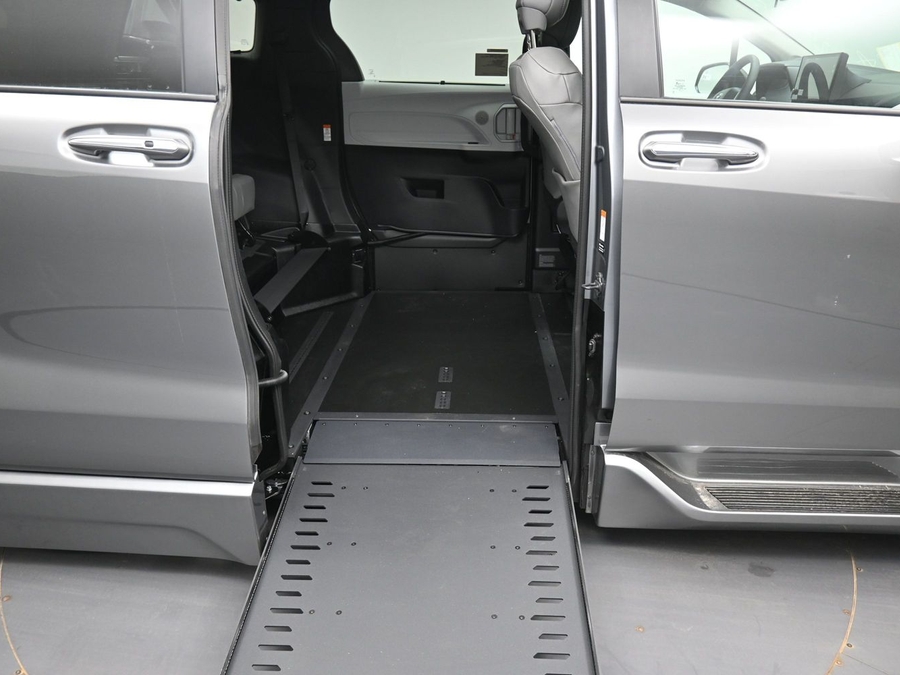 New 2026 Toyota Sienna Hybrid XLE Add - BraunAbility Side Entry In Floor Automatic Ramp