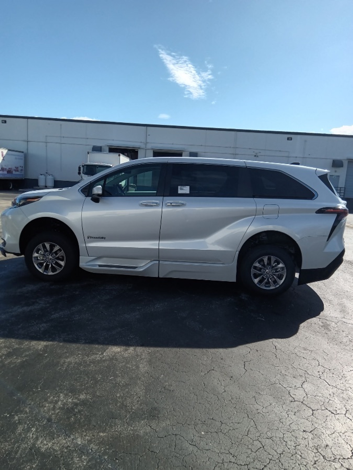 2025 TOYOTA SIENNA - Image 6