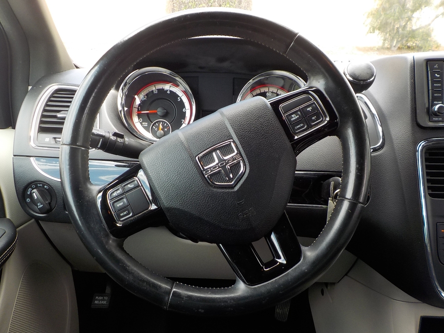 Silver Dodge Grand Caravan image number 9