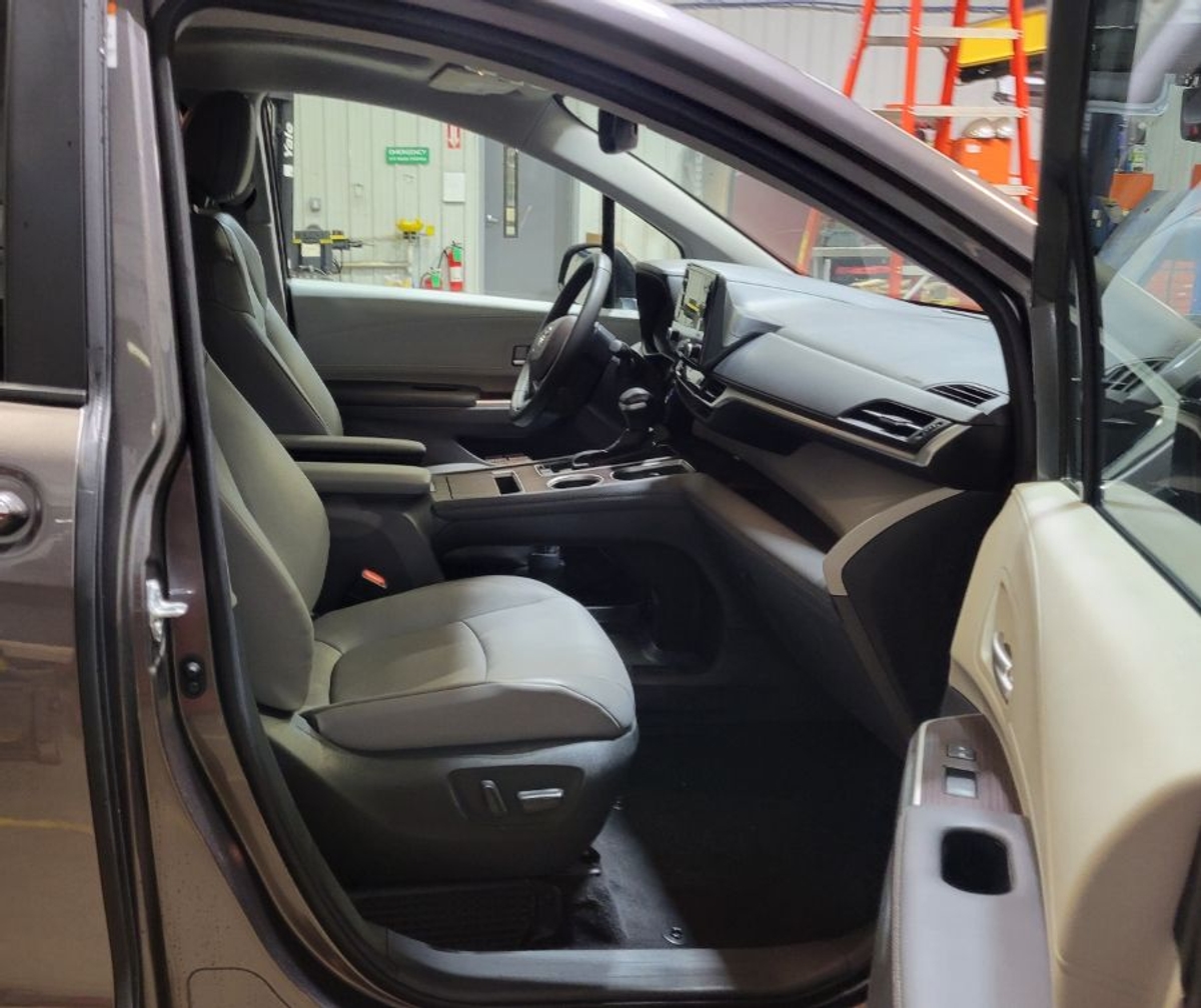 2024 TOYOTA SIENNA - Image 4