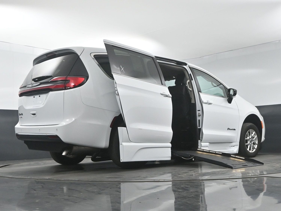 Used 2024 Chrysler Pacifica Touring L - BraunAbility Side Entry Entry Fold Out Automatic Ramp