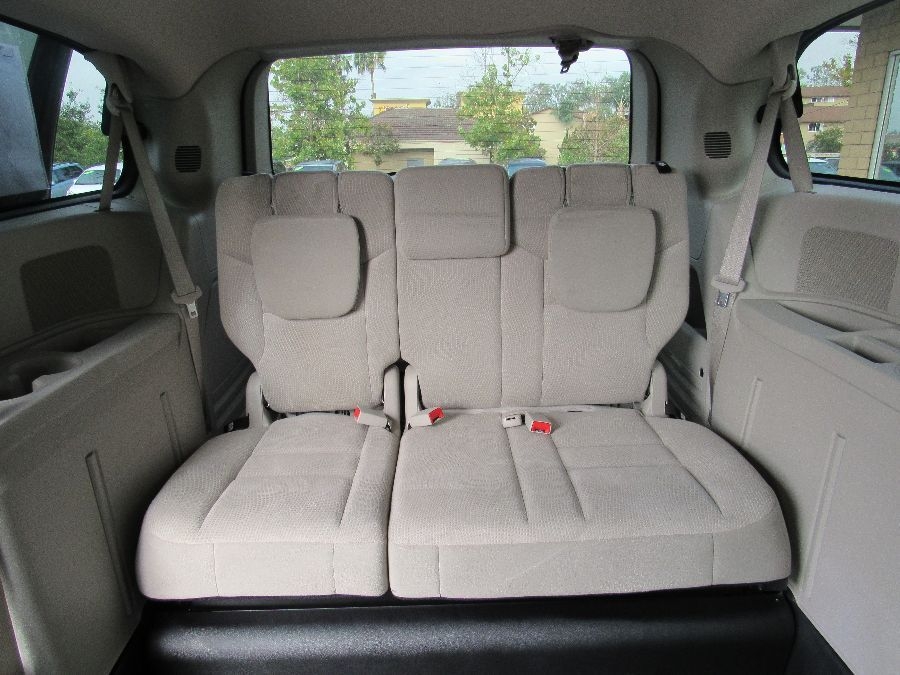 Grey Dodge Grand Caravan image number 12