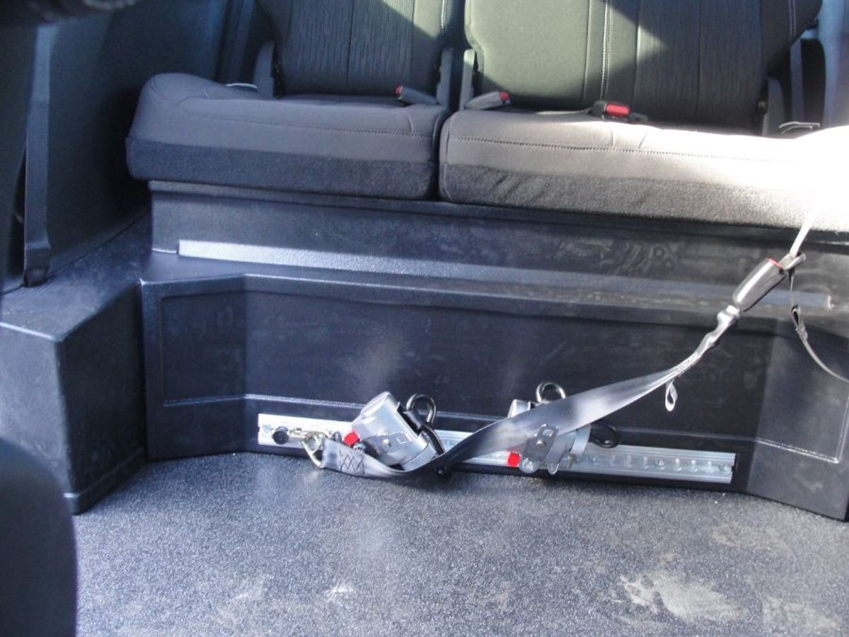 Grey Chrysler Pacifica image number 18