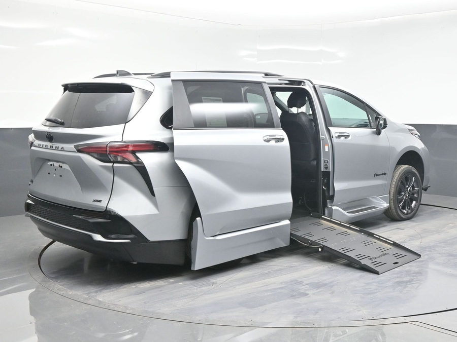 New 2025 Toyota Sienna Hybrid XSE Sport - BraunAbility Side Entry Entry Fold Out Automatic Ramp