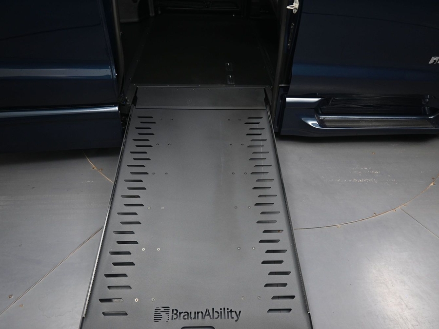 Used 2025 Chrysler Pacifica Select - BraunAbility Side Entry In Floor Automatic Ramp