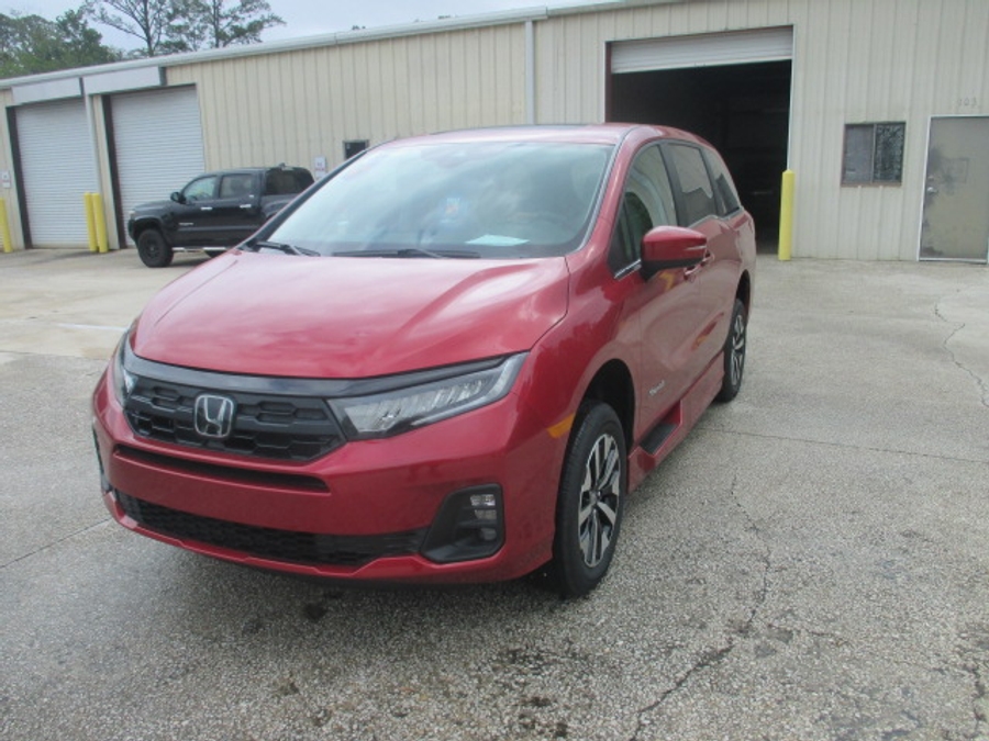 Red Honda Odyssey image number 3