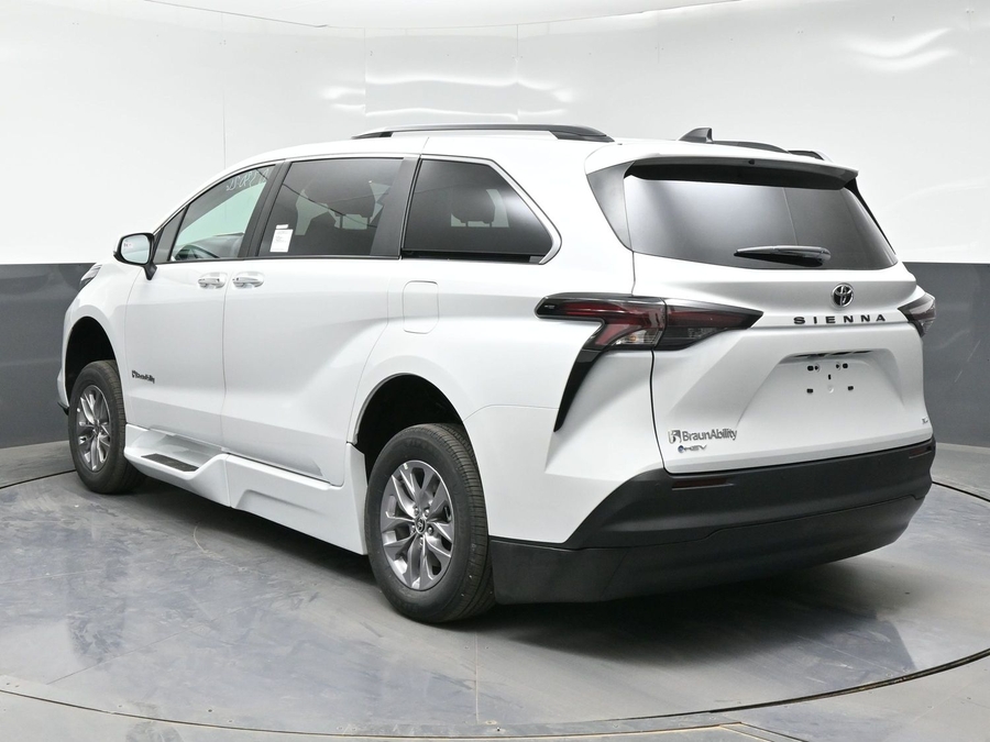 New 2026 Toyota Sienna Hybrid XLE Add - BraunAbility Side Entry Fold Out Automatic Ramp