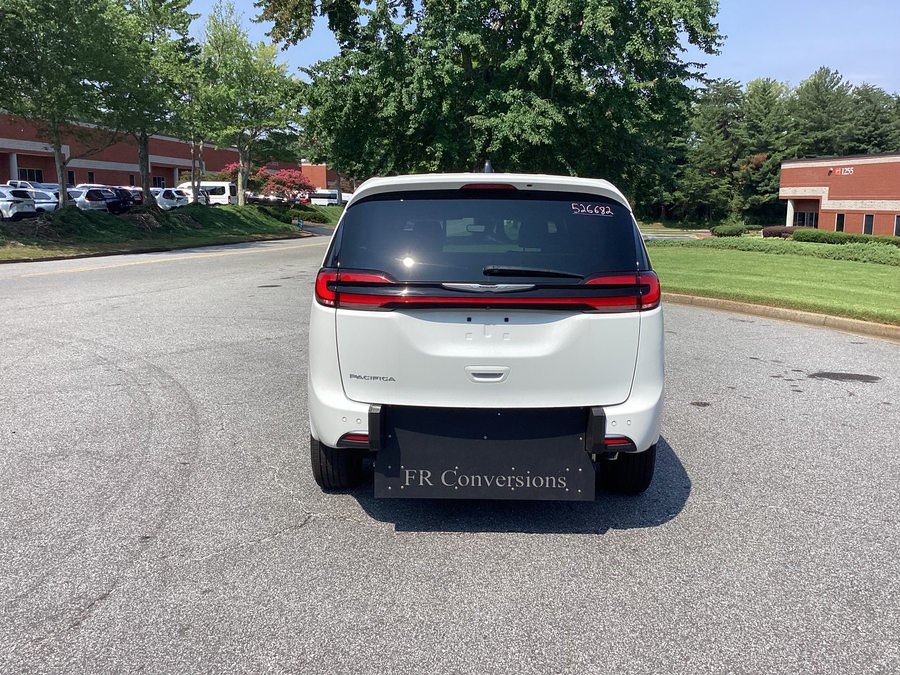 White Chrysler Pacifica image number 4