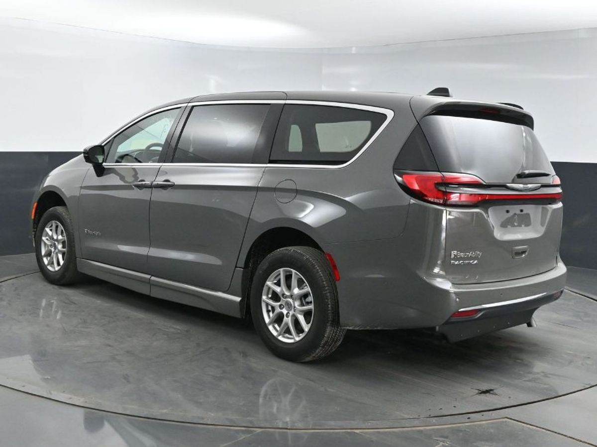 Chrysler Pacifica gris imagen numero 22