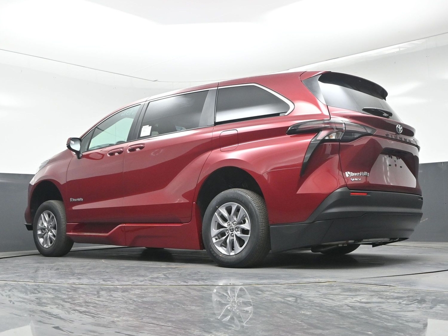 New 2026 Toyota Sienna Hybrid LE - BraunAbility Side Entry Fold Out Automatic Ramp
