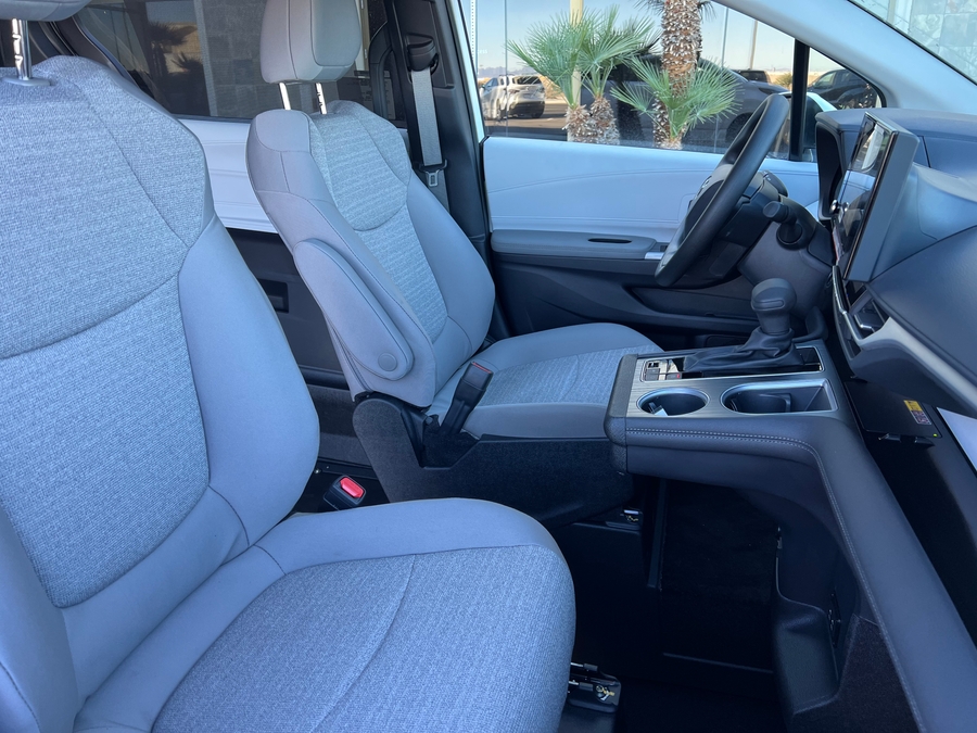 New 2025 Toyota Sienna Hybrid LE AWD - VMI  Entry  Ramp