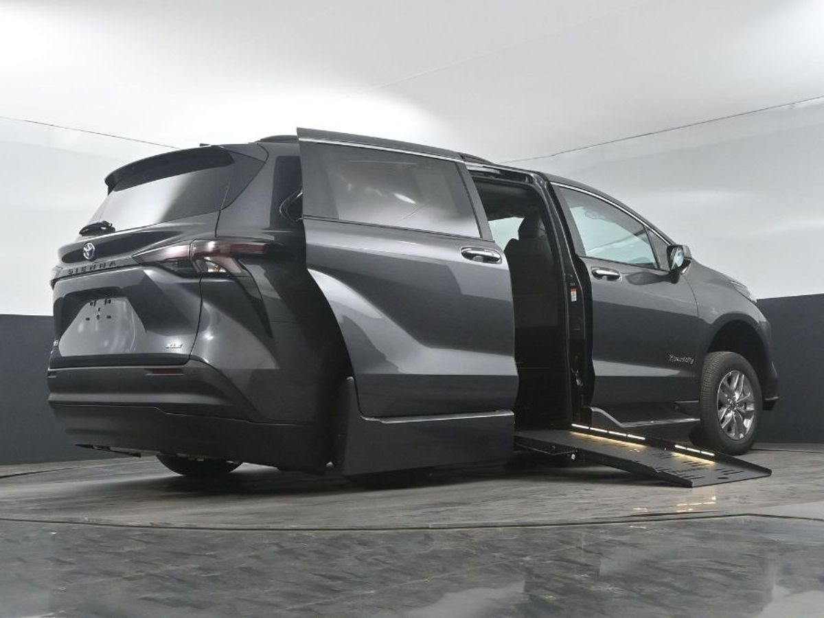 2025 TOYOTA SIENNA - Image 22