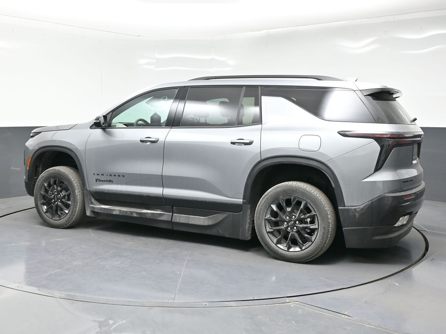 New 2026 Chevrolet Traverse 1LT Midnight Edition - BraunAbility Side Entry Entry In Floor Automatic Ramp