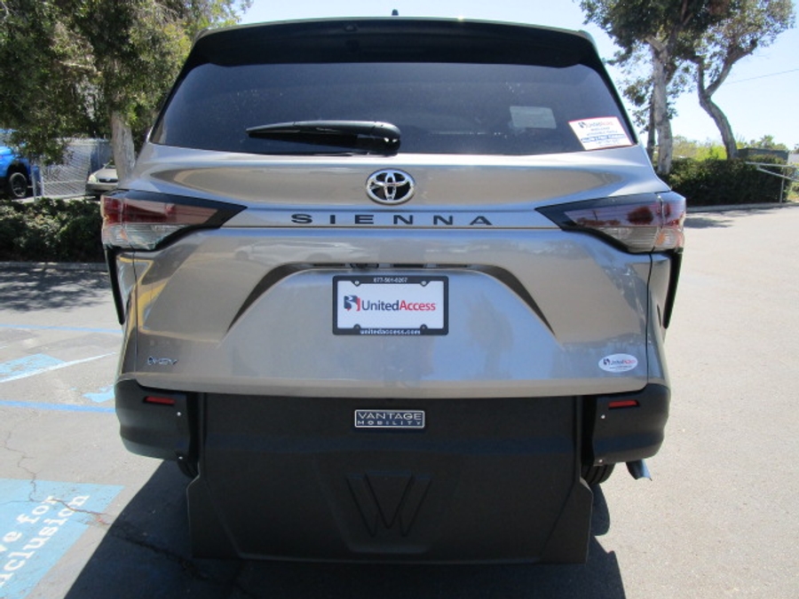 New 2026 Toyota Sienna Hybrid LE - Vantage Mobility Commercial Rear Entry Entry Fold Out Manual Ramp