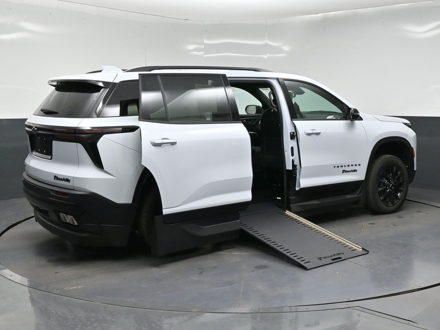 White Chevrolet Traverse image number 5