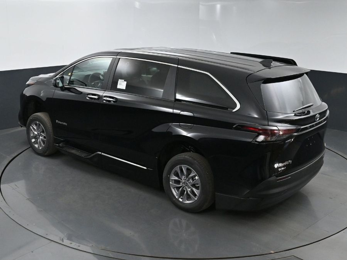 2025 TOYOTA SIENNA - Image 25