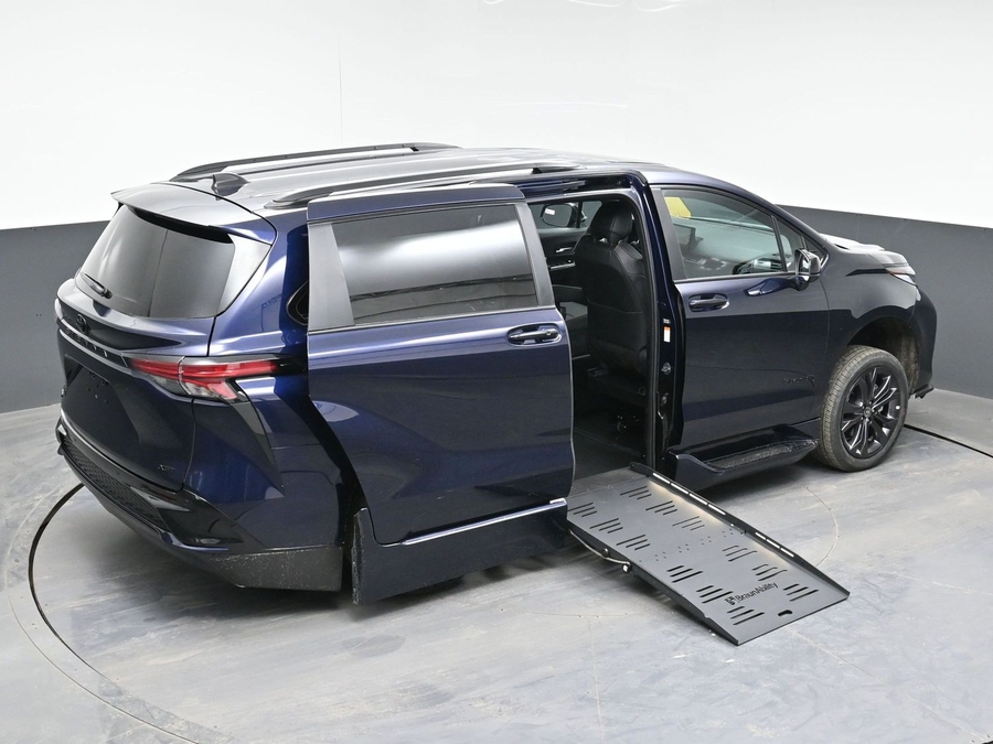 New 2026 Toyota Sienna Hybrid XSE Sport - BraunAbility Side Entry Entry Fold Out Automatic Ramp