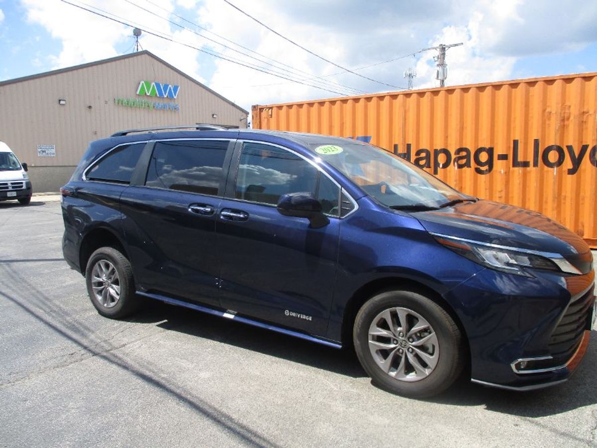 2023 TOYOTA SIENNA - Image 4