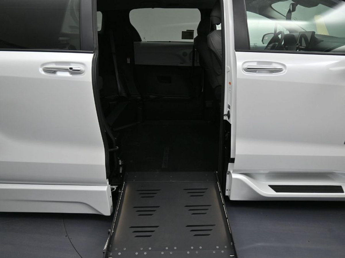 2025 TOYOTA SIENNA - Image 12