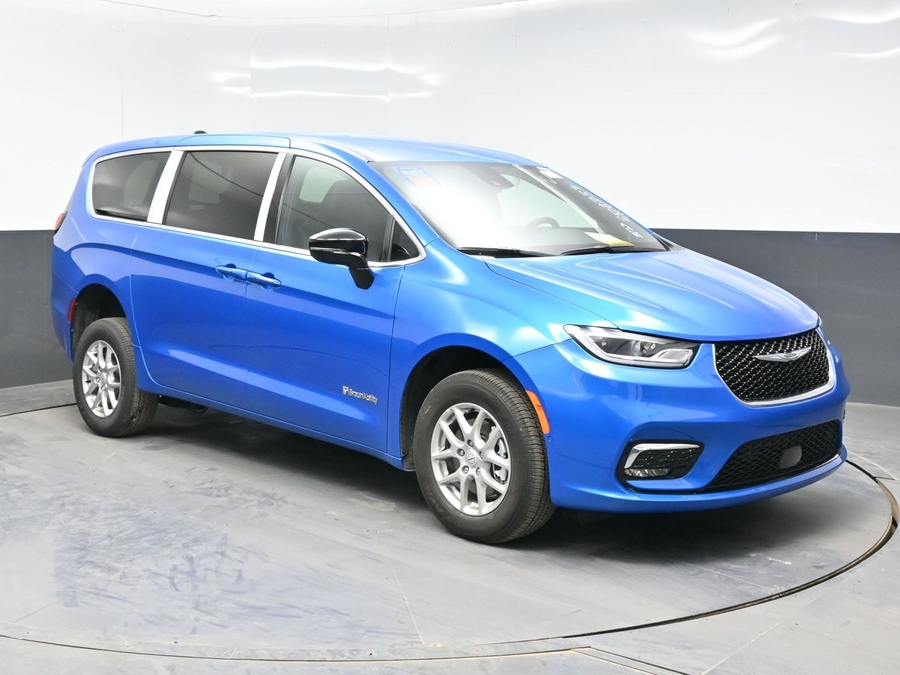 New 2026 Chrysler Pacifica Select Safety - BraunAbility Rear Entry Entry Fold Out Manual Ramp