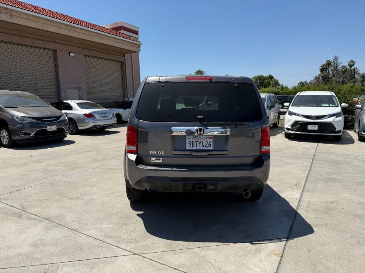 Silver Honda Pilot image number 3