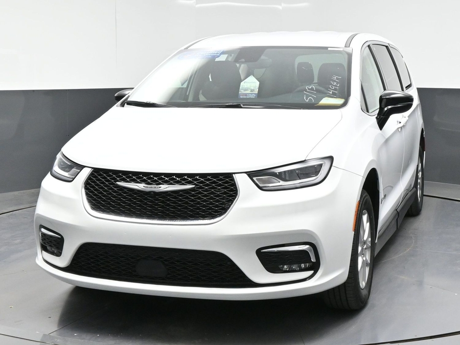 Used 2023 Chrysler Pacifica Touring L - BraunAbility Side Entry Fold Out Manual Ramp