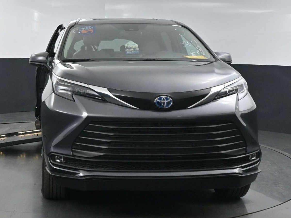 2025 TOYOTA SIENNA - Image 3
