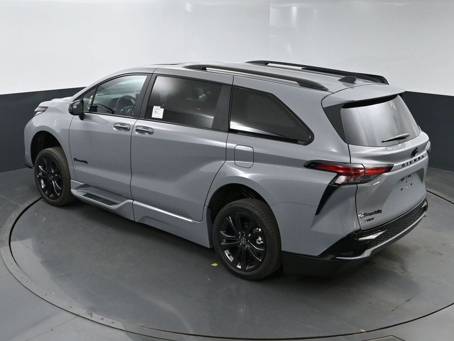 New 2025 Toyota Sienna Hybrid XSE Sport - BraunAbility Side Entry Entry In Floor Automatic Ramp