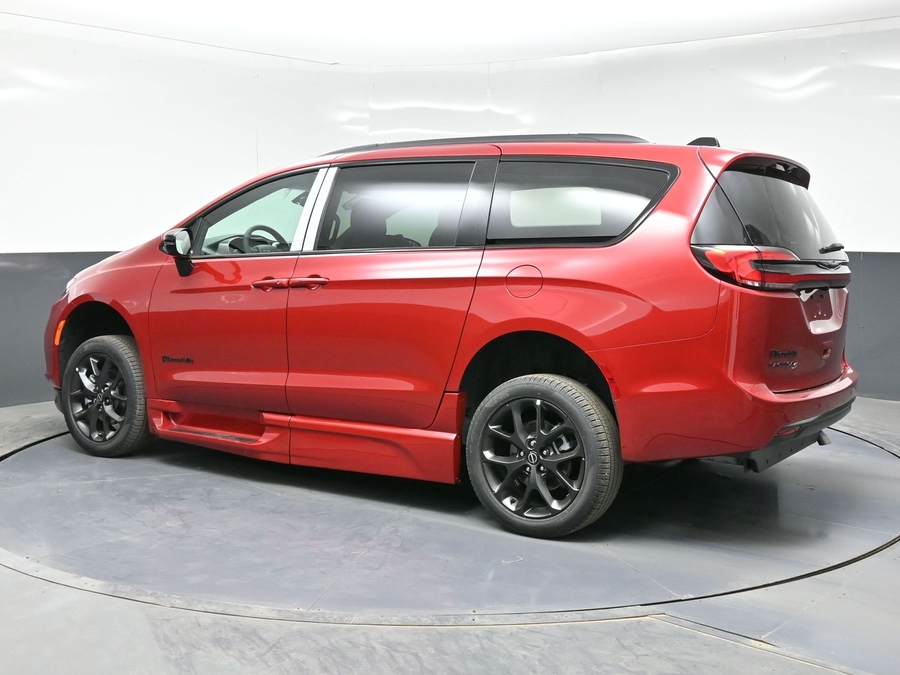 Red Chrysler Pacifica image number 3