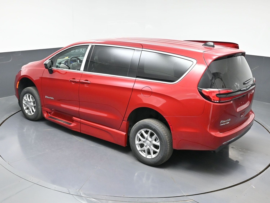 Red Chrysler Pacifica image number 21
