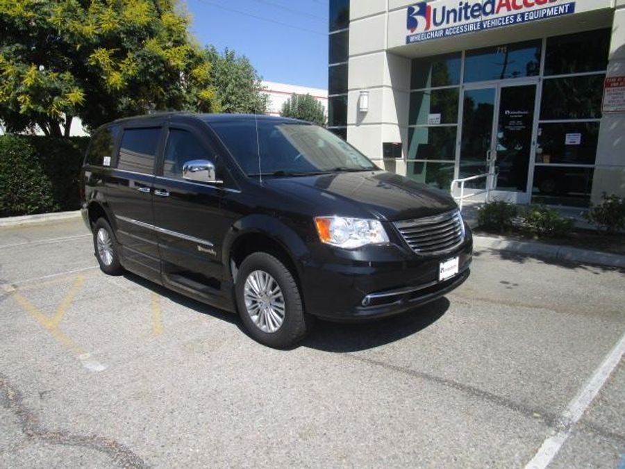 Used 2015 Chrysler Town and Country Touring-L - BraunAbility Side Entry Entry In Floor Automatic Ramp