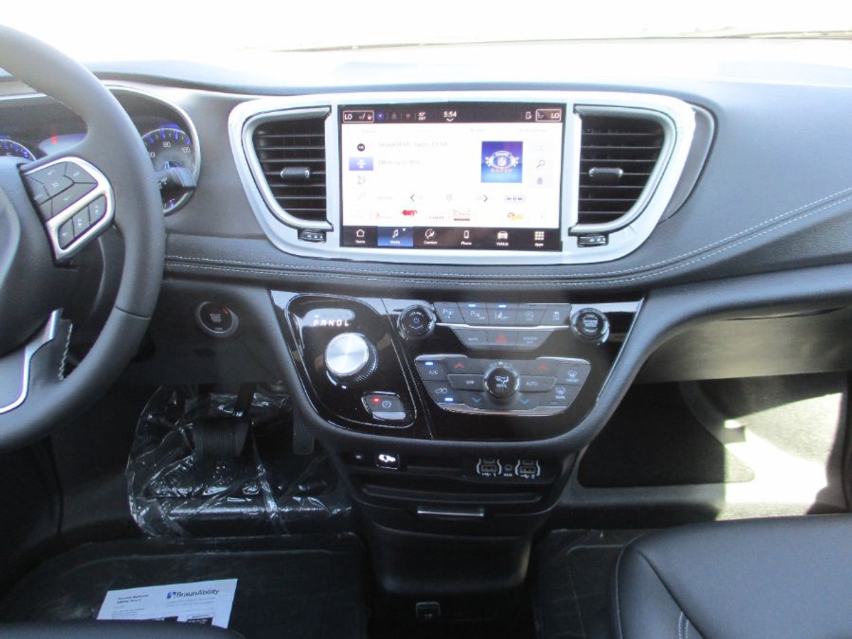 2025 CHRYSLER PACIFICA - Image 14