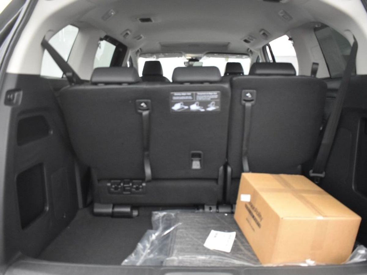 Black Honda Odyssey image number 21