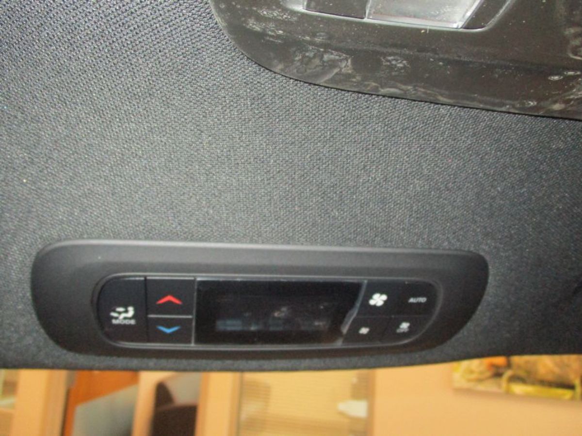 Grey Chrysler Pacifica image number 12