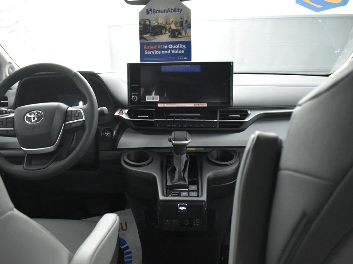 2025 TOYOTA SIENNA - Image 13