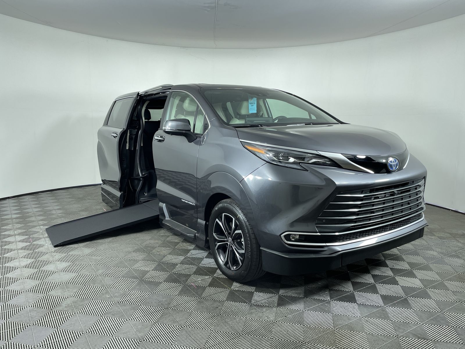 2025 Toyota Sienna AWD Platinum