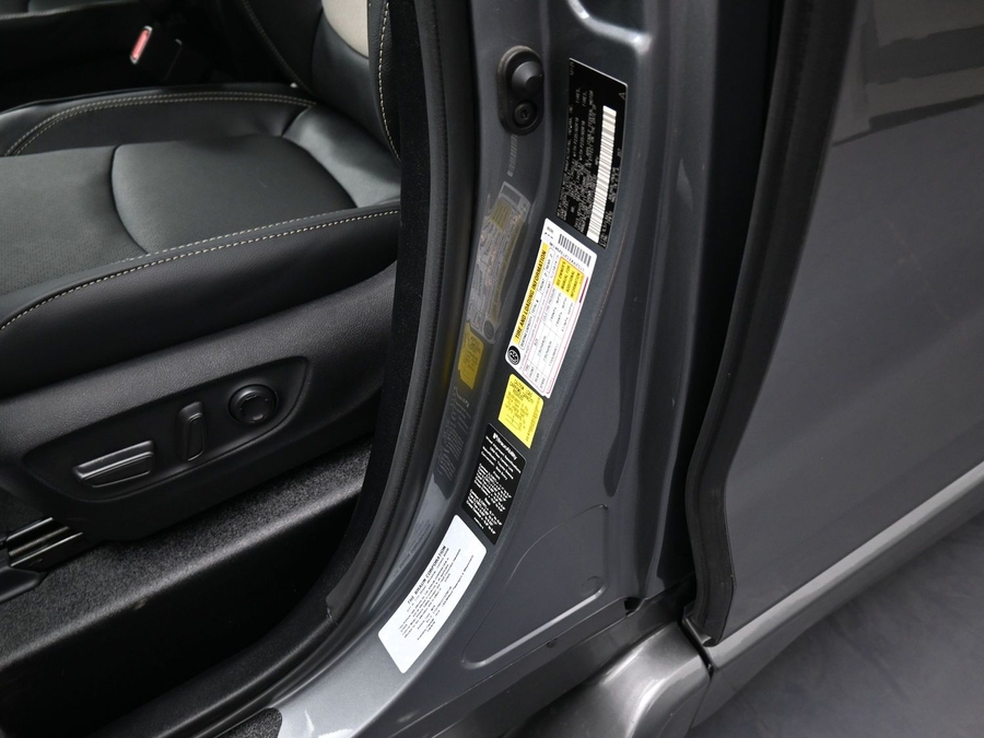 New 2026 Toyota Sienna Hybrid Limited - BraunAbility Side Entry Entry In Floor Automatic Ramp