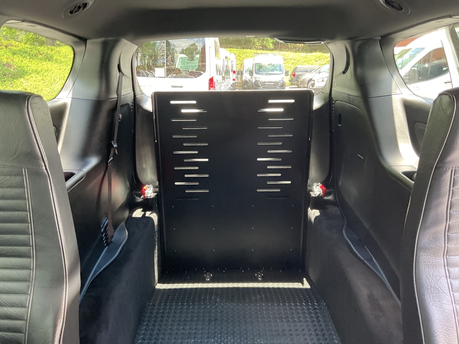 2026 Chrysler Voyager LX - Photo 9