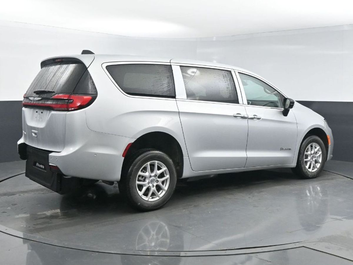 2024 CHRYSLER PACIFICA - Image 21