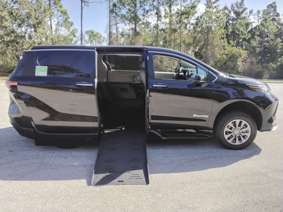 Black Toyota Sienna image number 10