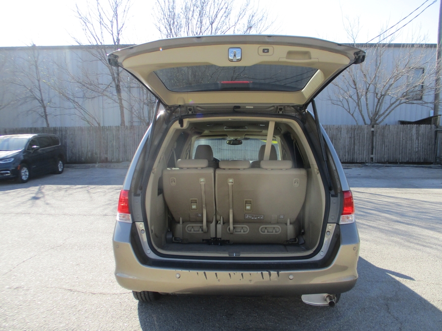 Gold Honda Odyssey image number 9