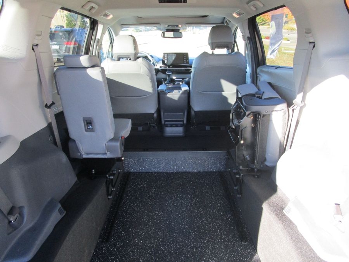 2024 TOYOTA SIENNA - Image 9